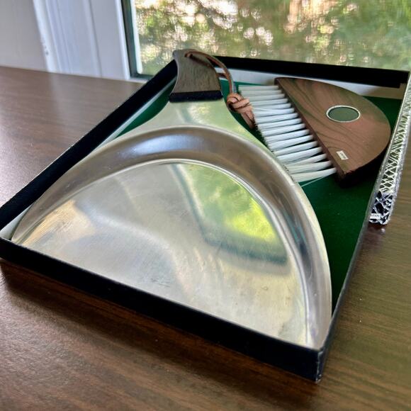 Vintage Modernist Desk Crumb Brush and Pan Set with Magnetic Wood Handle - Picture 9 of 11